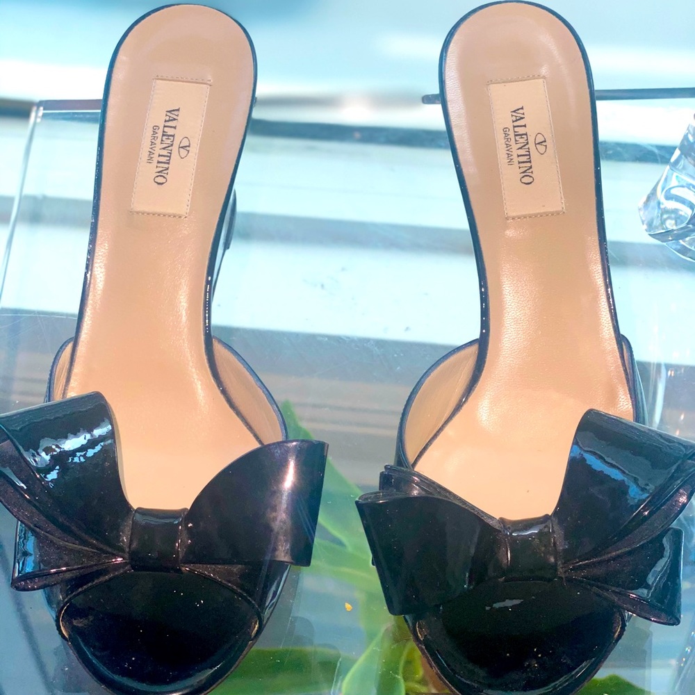 Beautiful Patent Leather Valentino Peep Toe Wedges. Excellent Condition